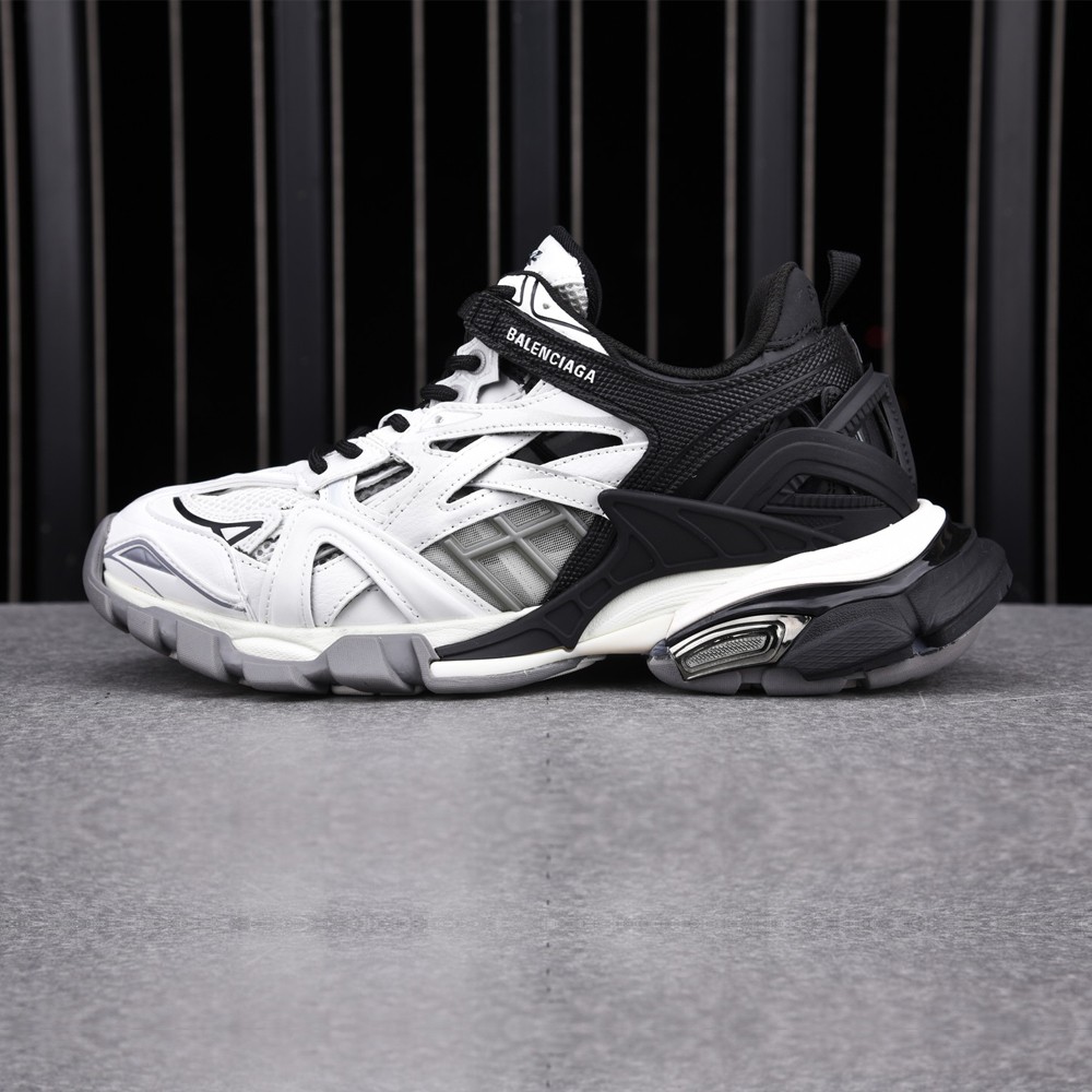 BLCG Track2 Black and White (OK)