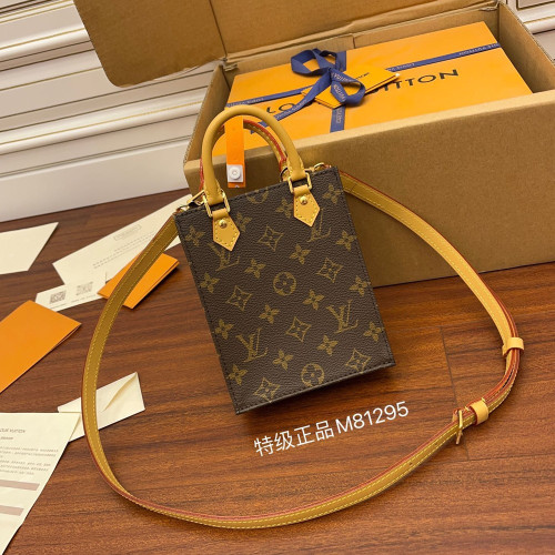 LV 루이비통 M81295 쁘띠 삭 플라