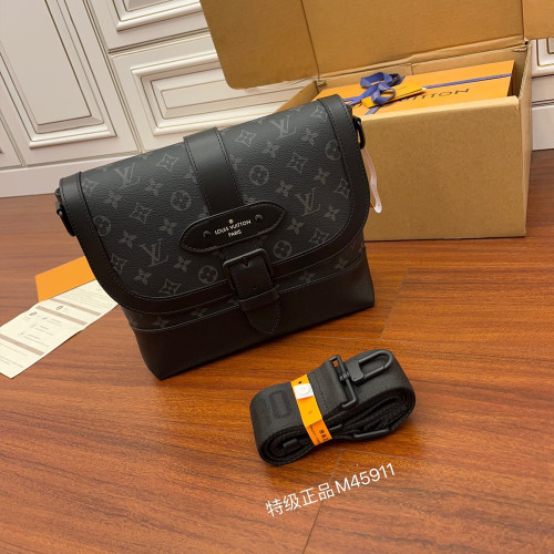 LV 루이비통 M45911 소뮈르 메신저