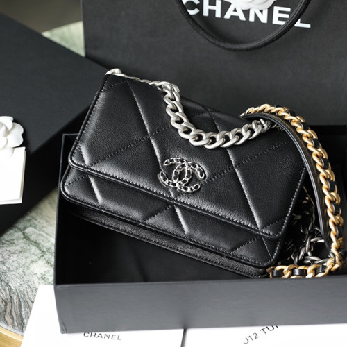 샤넬 AP0957 체인 달린 CHANEL 19 지갑 Black(silver)