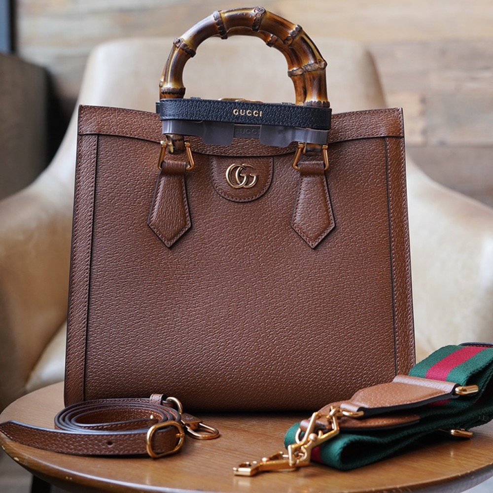 GC 구찌 702721  다이애나 스몰 토트백 Cuir leather