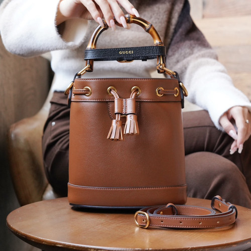 GC 구찌 724667 다이애나 미니 버킷백 Brown