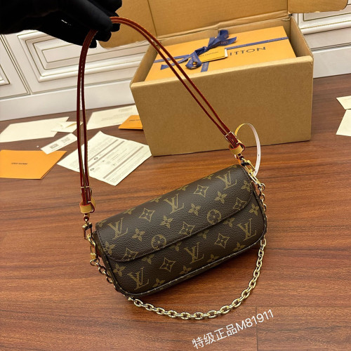 LV 루이비통 M81911 월릿 온 체인 아이비