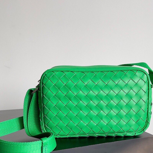BV 인트레치아토 스몰 카메라 백 Green