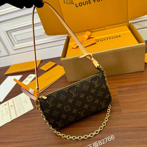 LV 루이비통 M82766 포쉐트 악세수아