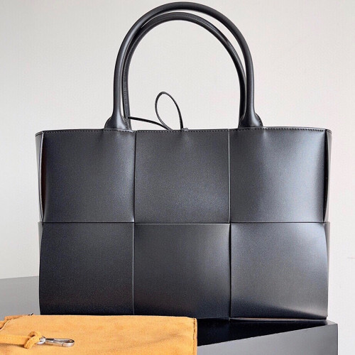 BV 보테가베네타 아르코 토트백 미듐 Black (Beige)