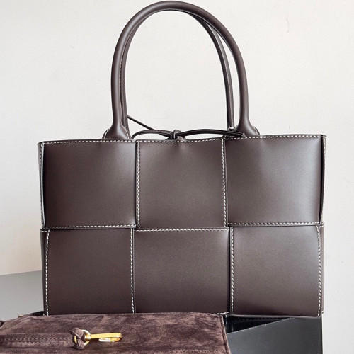 BV 보테가베네타 아르코 스티치 토트백 스몰 Dark Brown