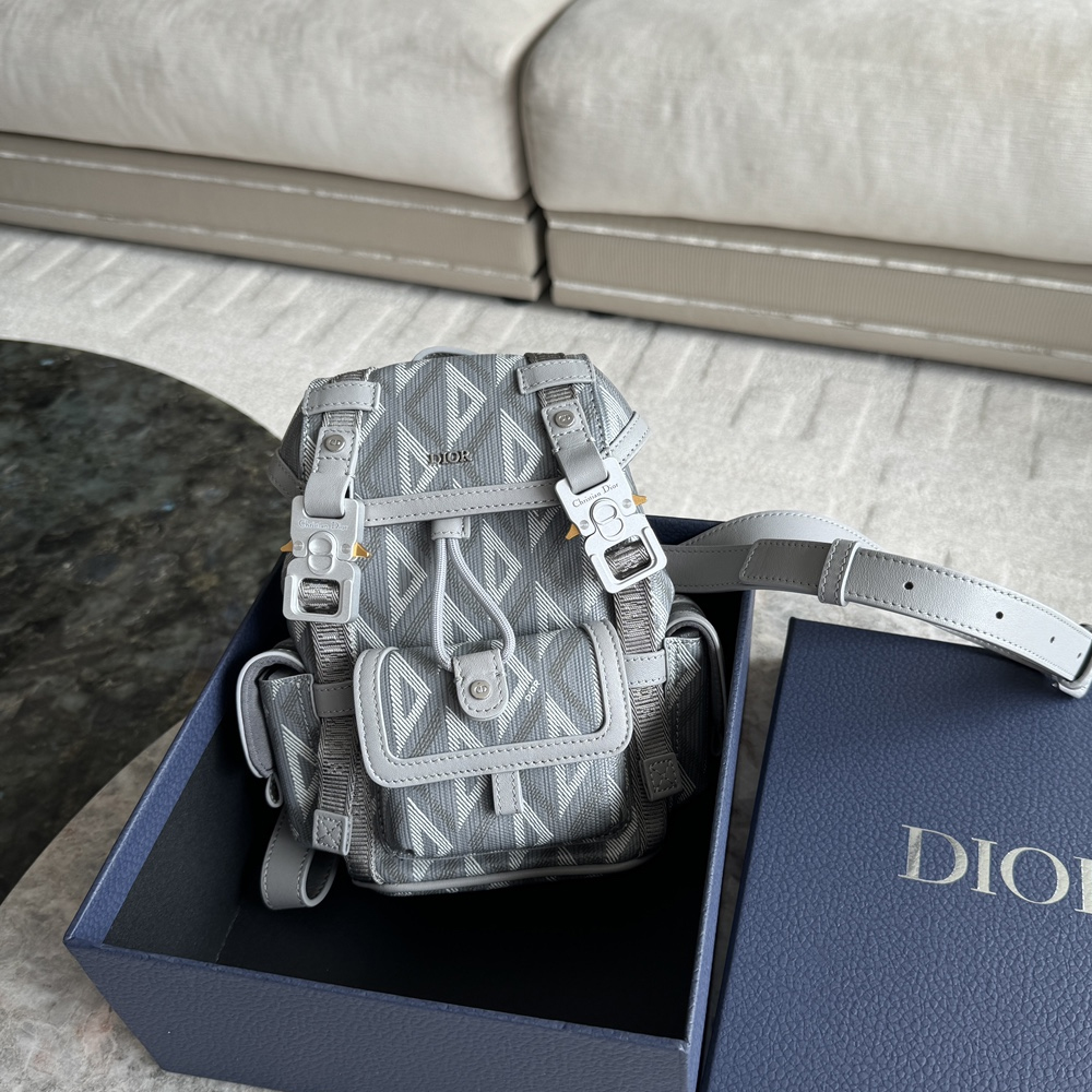 CD 2HTWS018 Dior Hit the Road 히트 더 로드 미니 백팩 Grey