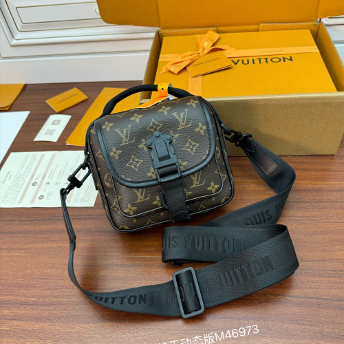 LV 루이비통 M46973 퀘스트 메신저
