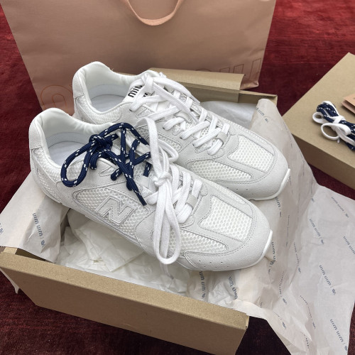 NB X MIUMIU 5E165E 뉴발란스 X 미우미우스웨이드 및 메쉬 스니커즈 (WZ)