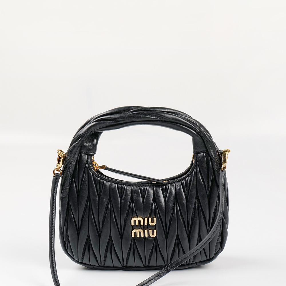 MIUMIU 미우미우 5BC125 완더 마테라쎄 나파 가죽 호보백 스몰 블랙