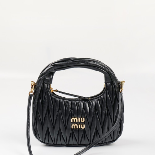 MIUMIU 미우미우 5BC125 완더 마테라쎄 나파 가죽 호보백 스몰 블랙