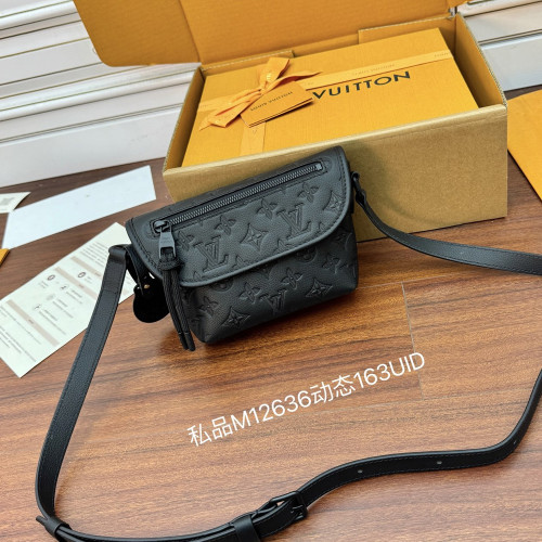 LV 루이비통 M12636 펄스 웨어러블 월릿