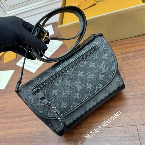 LV 루이비통 M12681 펄스 메신저