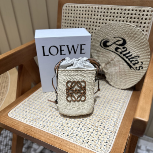 LOW 로에베 Square pocket in iraca 스퀘어 포켓 인 이라카