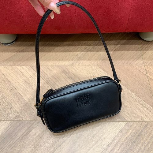 MIUMIU 미우미우 5NE024 가죽파우치 블랙